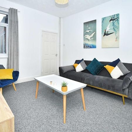 The Yellow Door By Avenew Management Serviced Accommodation Stoke-on-Trent Экстерьер фото