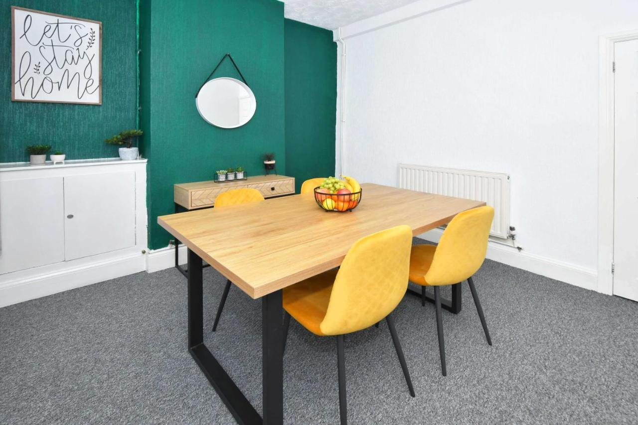 The Yellow Door By Avenew Management Serviced Accommodation Stoke-on-Trent Экстерьер фото