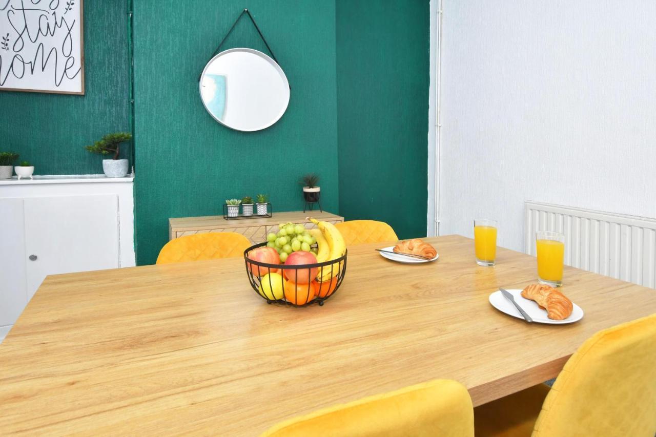 The Yellow Door By Avenew Management Serviced Accommodation Stoke-on-Trent Экстерьер фото
