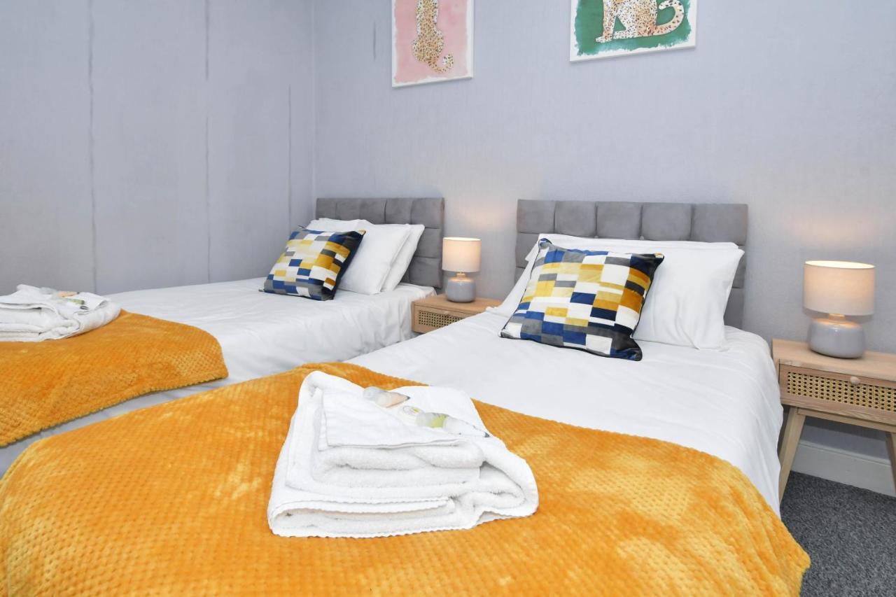 The Yellow Door By Avenew Management Serviced Accommodation Stoke-on-Trent Экстерьер фото