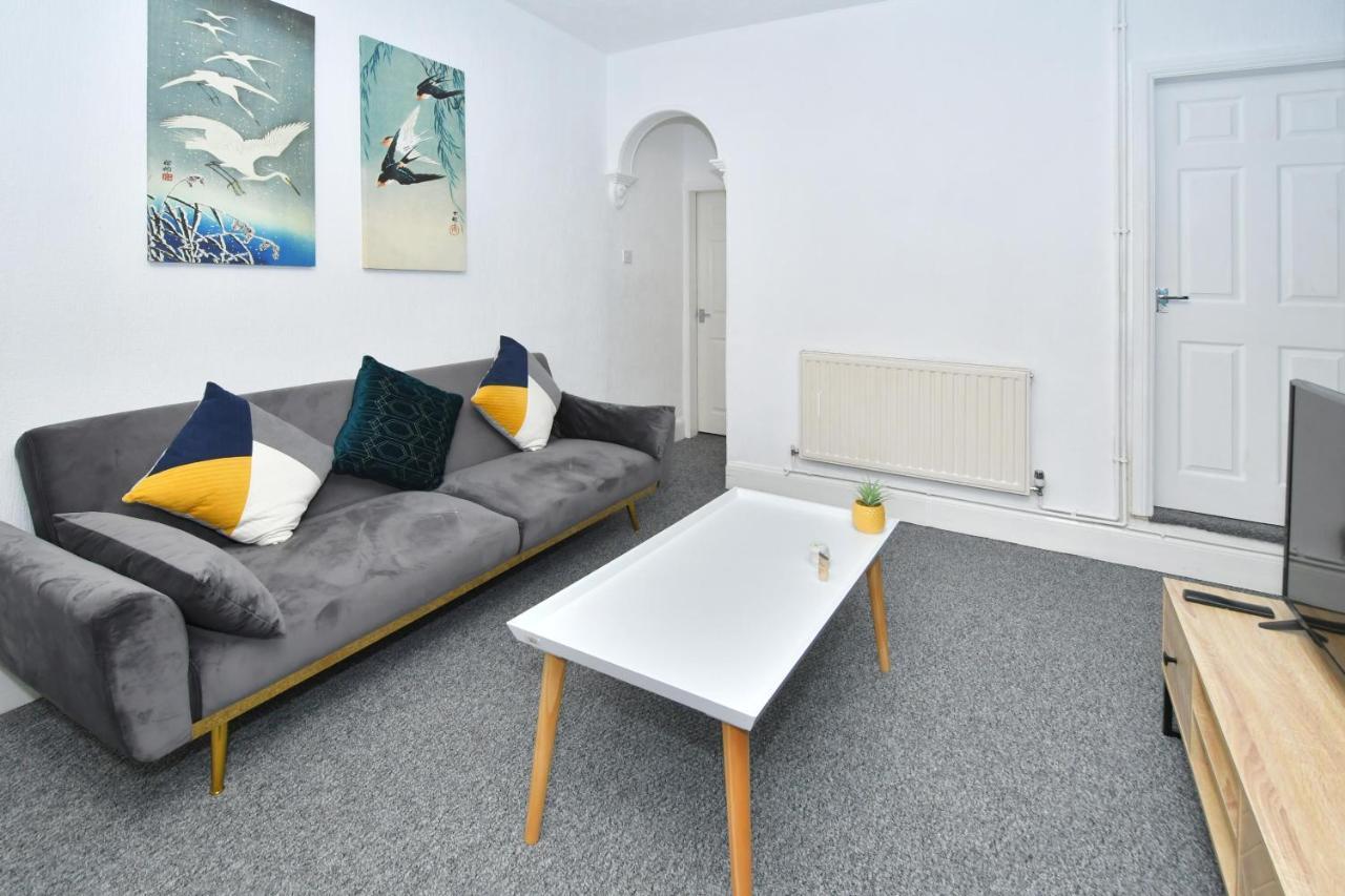 The Yellow Door By Avenew Management Serviced Accommodation Stoke-on-Trent Экстерьер фото
