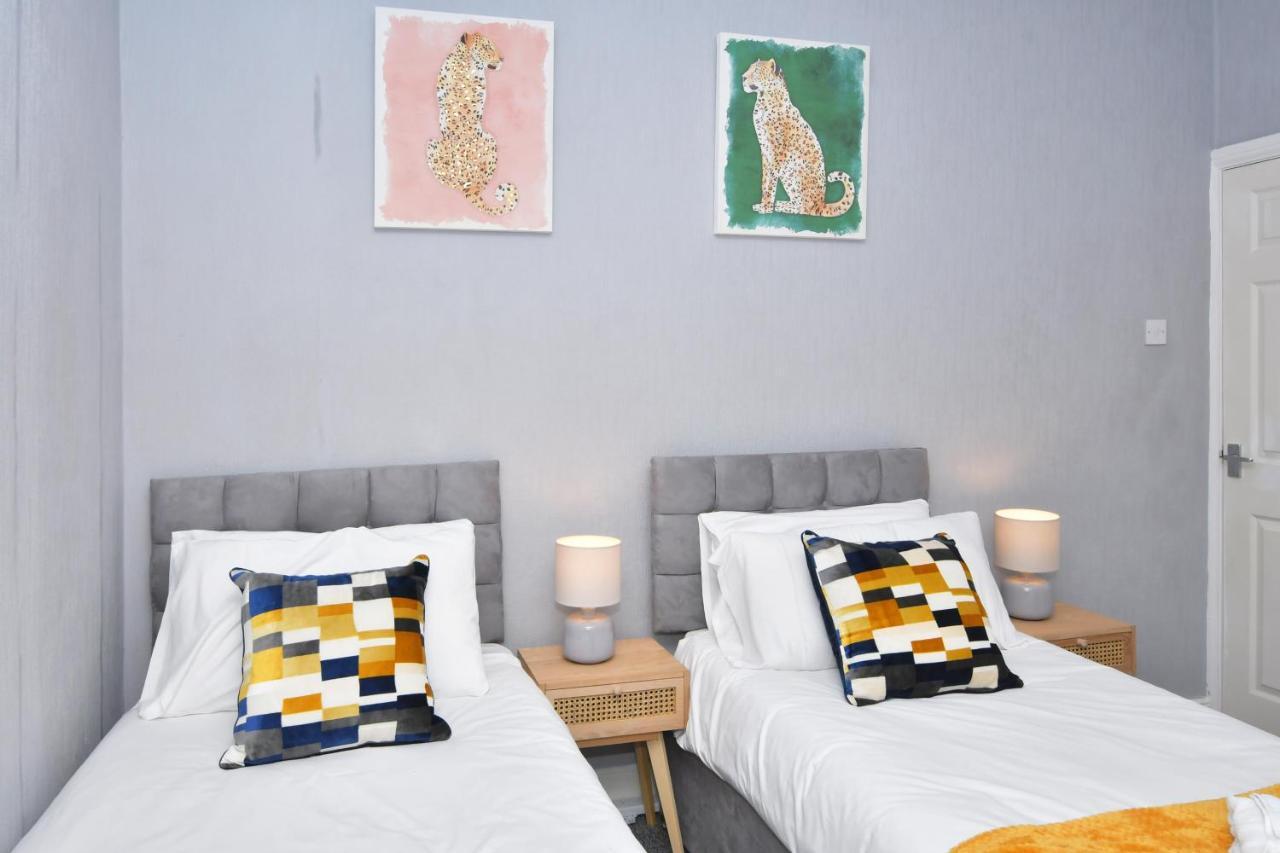 The Yellow Door By Avenew Management Serviced Accommodation Stoke-on-Trent Экстерьер фото