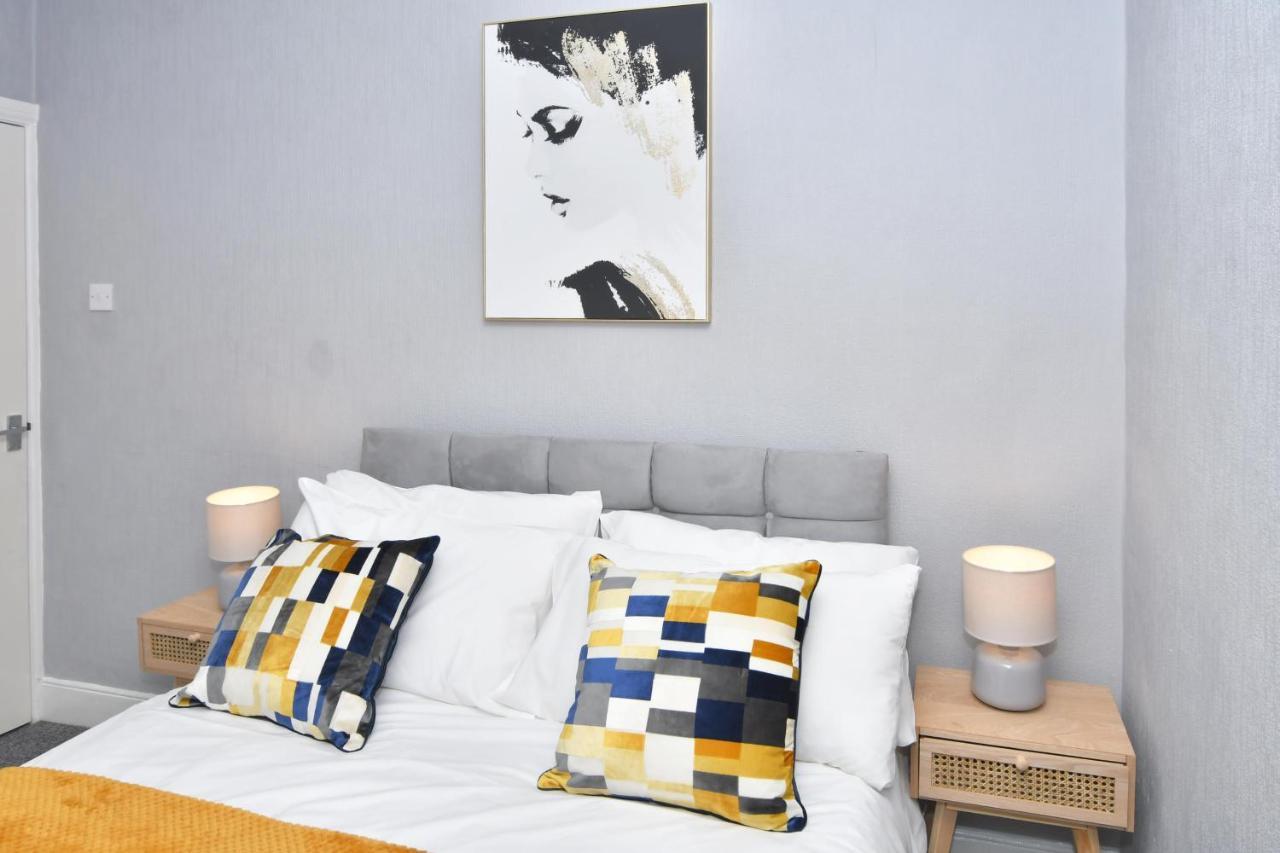 The Yellow Door By Avenew Management Serviced Accommodation Stoke-on-Trent Экстерьер фото