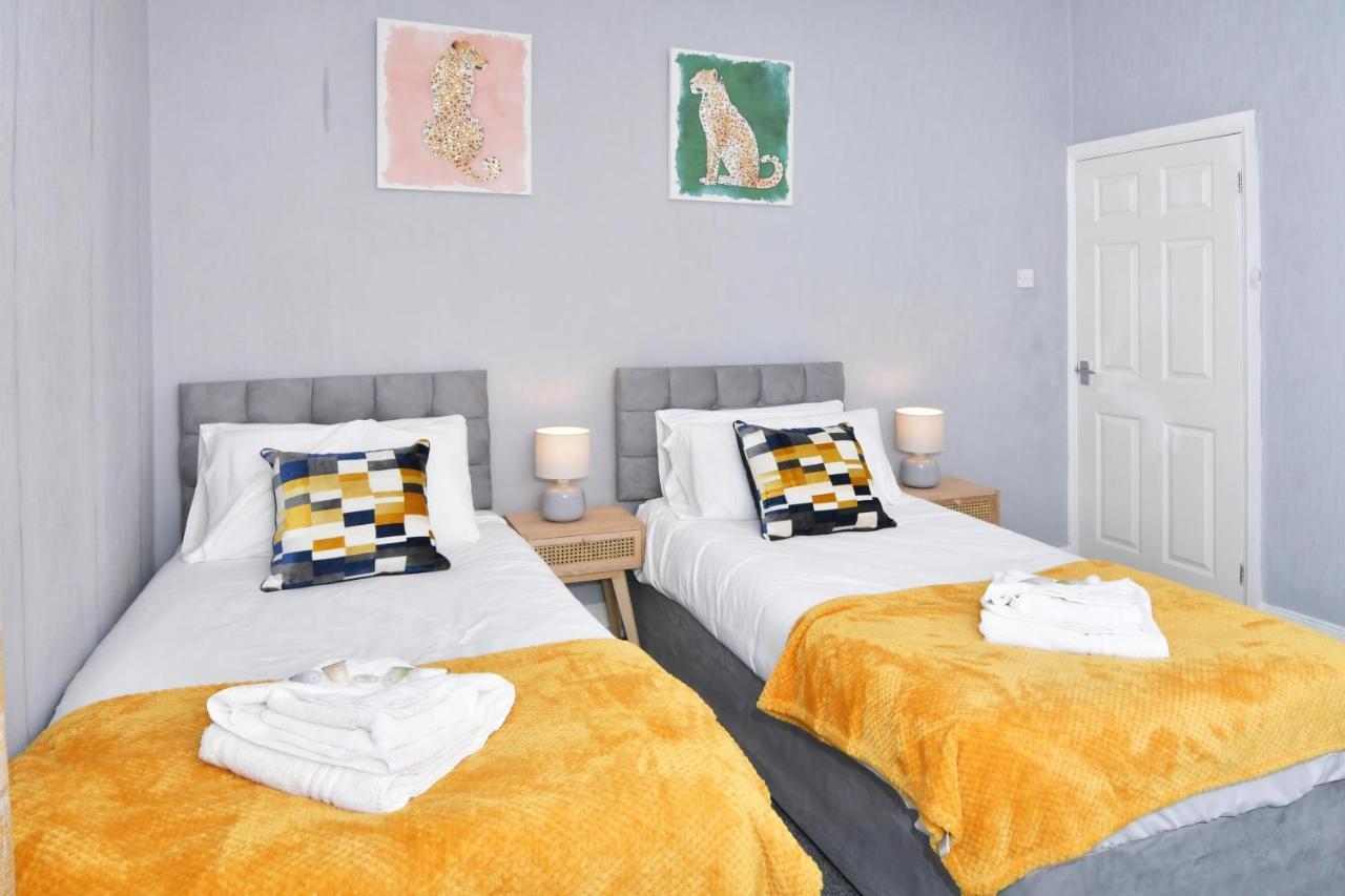The Yellow Door By Avenew Management Serviced Accommodation Stoke-on-Trent Экстерьер фото
