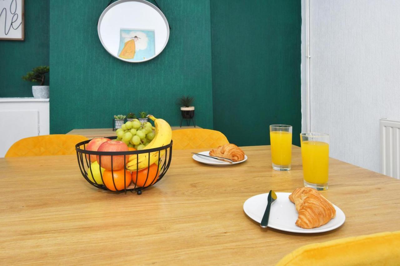 The Yellow Door By Avenew Management Serviced Accommodation Stoke-on-Trent Экстерьер фото