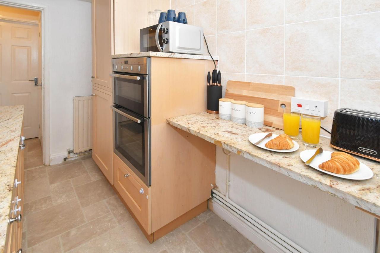 The Yellow Door By Avenew Management Serviced Accommodation Stoke-on-Trent Экстерьер фото